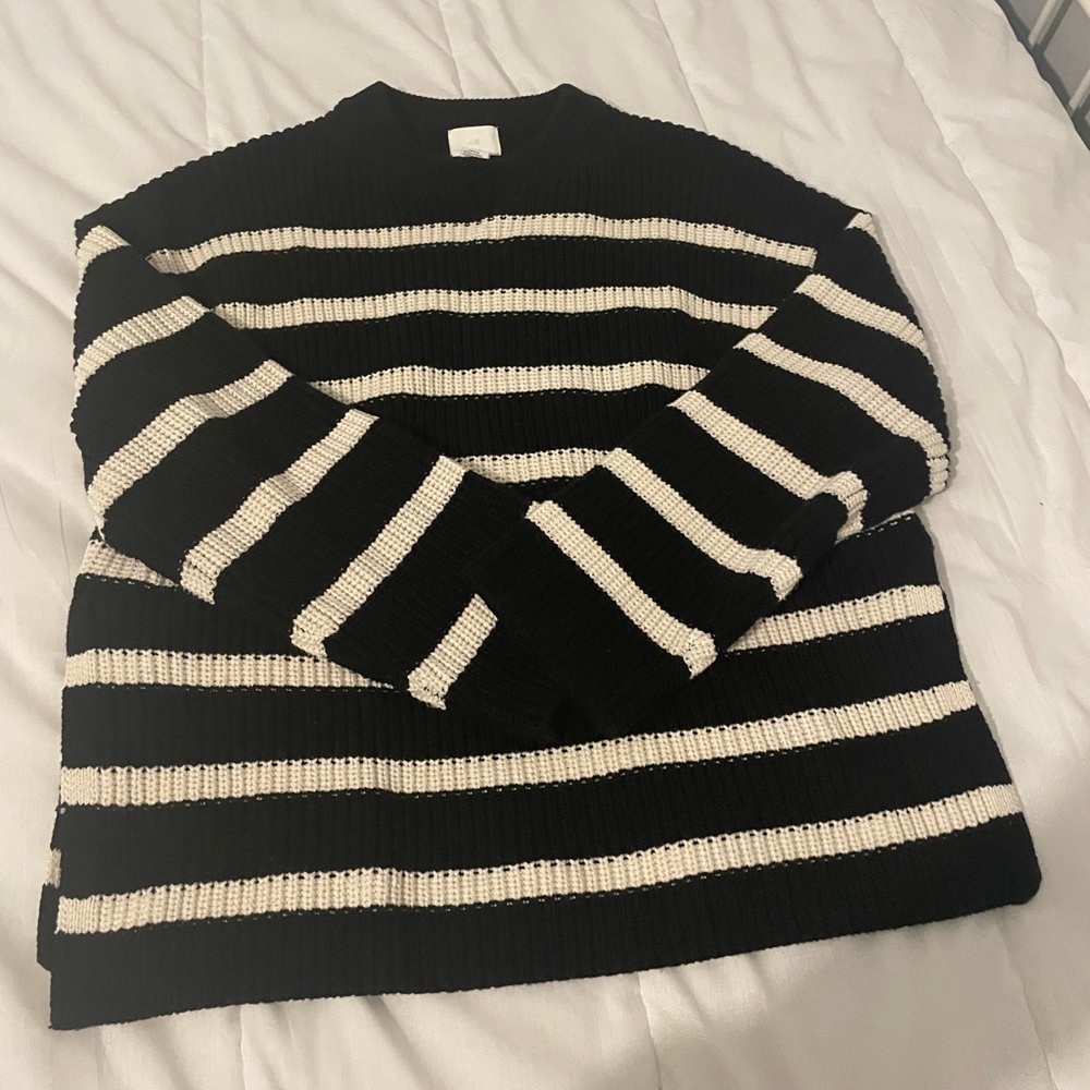 H&M sweater size small